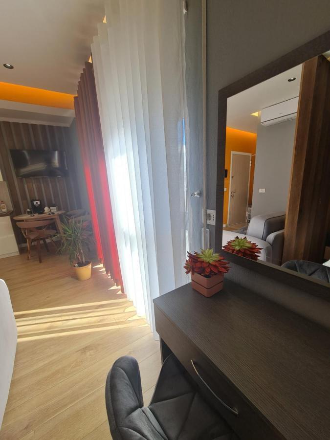 Sunny Apartment - Blloku Tirana, Near Lake 외부 사진