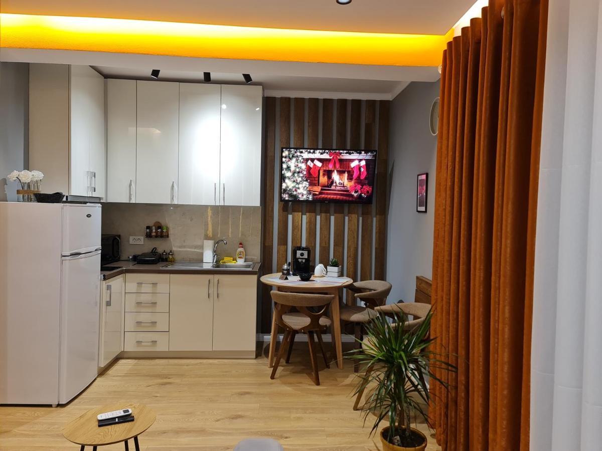Sunny Apartment - Blloku Tirana, Near Lake 외부 사진