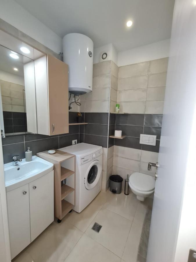 Sunny Apartment - Blloku Tirana, Near Lake 외부 사진